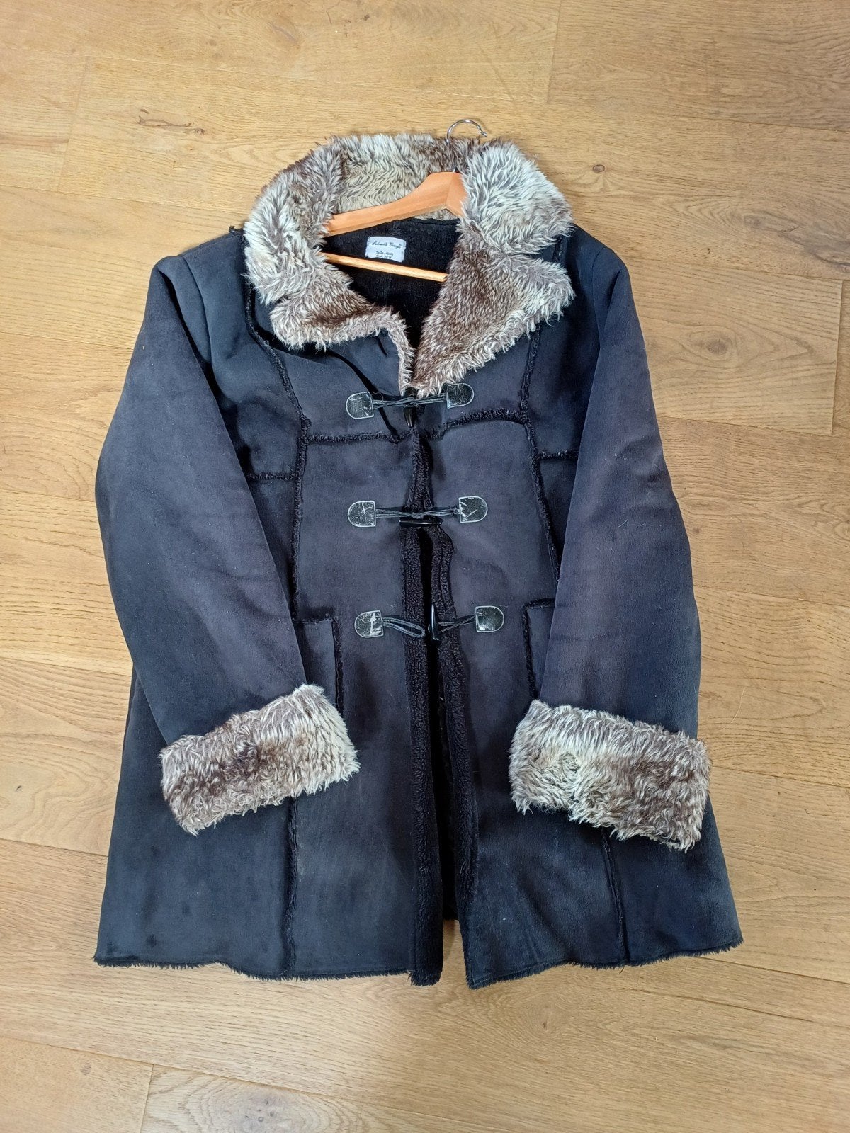 Warme winterjas met mooie kraag en houtje-touwtje sluiting, Zwart, Maat 42/44 (L), Ophalen of Verzenden, Gabriella Vicenza