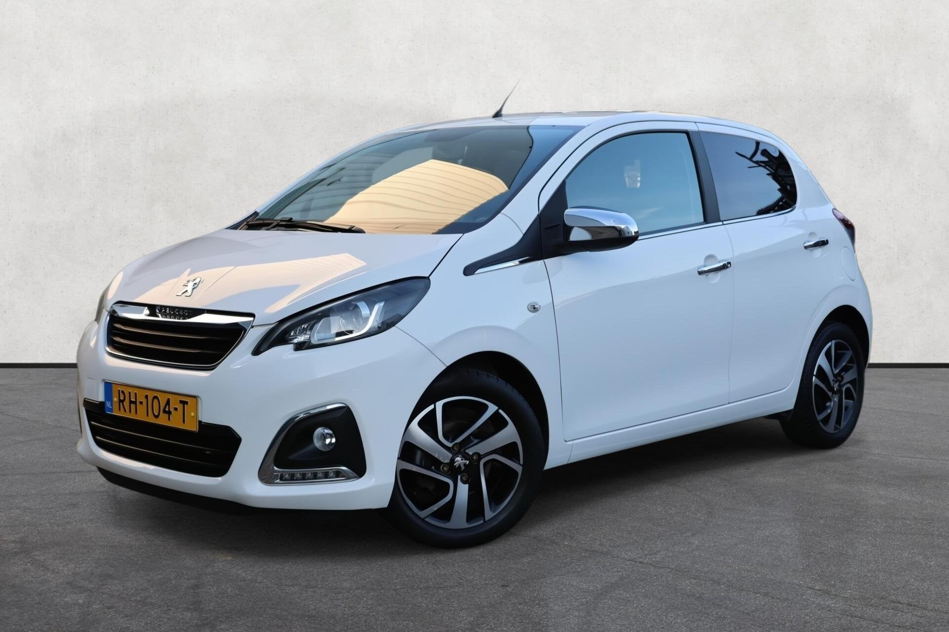 Peugeot 108 1.0 e-VTi Allure | Cruise | NAVI | Camera | NAP|, Voorwielaandrijving, Stof, Gebruikt, 4 stoelen