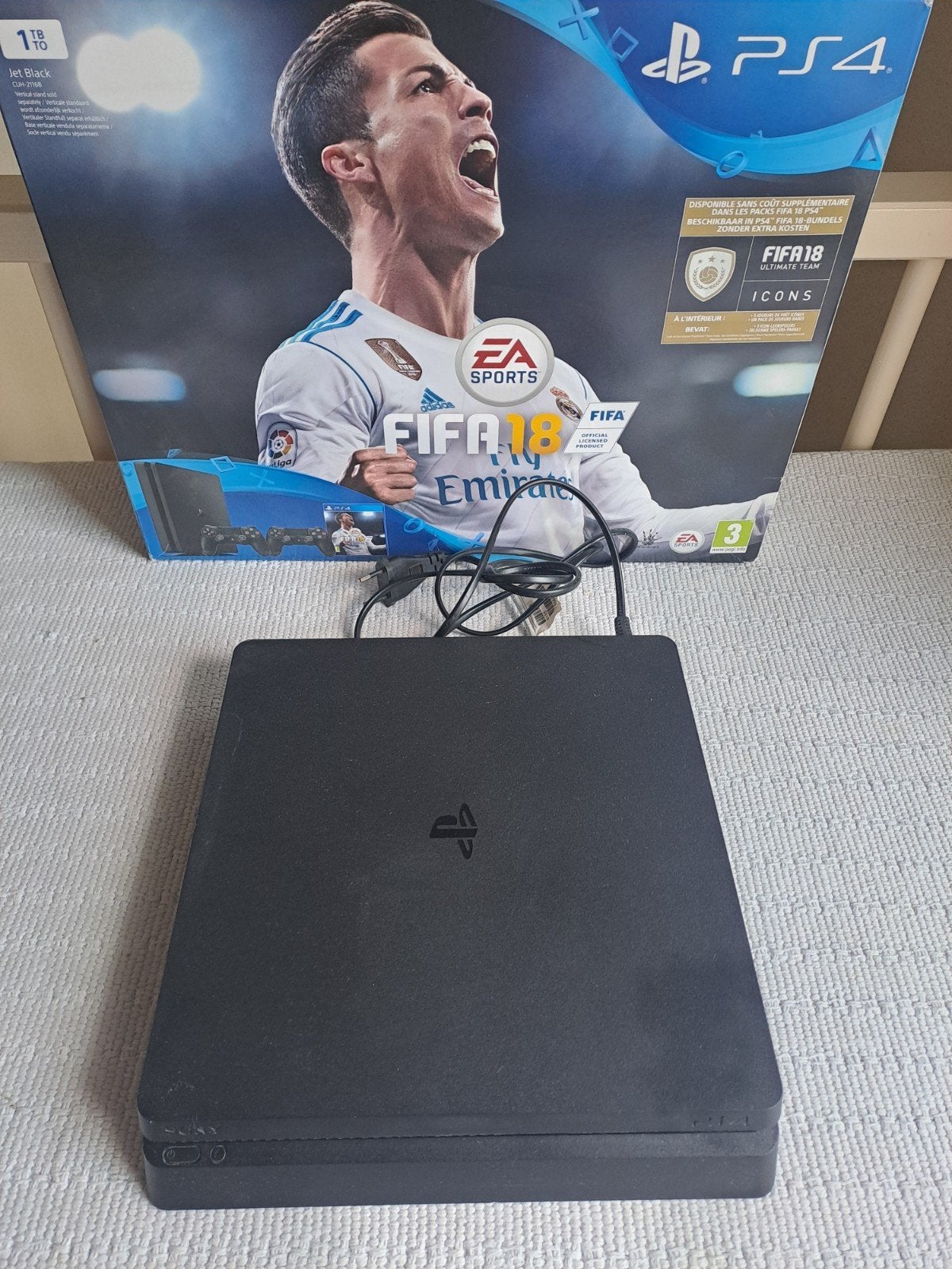 Playstation 4 spelcomputer / 1 TB., Ophalen of Verzenden, Zo goed als nieuw, Met 2 controllers, Original
