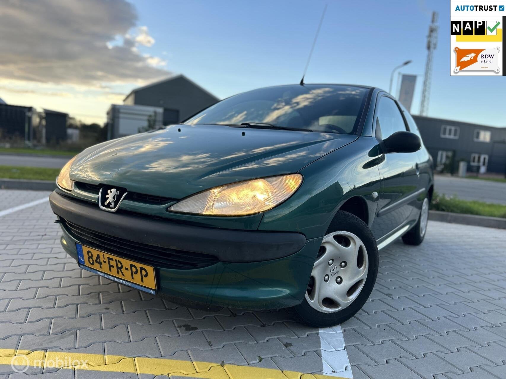 Peugeot 206 1.1 XR/NAP/APK/BLUETOOTH, Auto's, Gebruikt, 31 €/maand, 4 cilinders, 60 pk