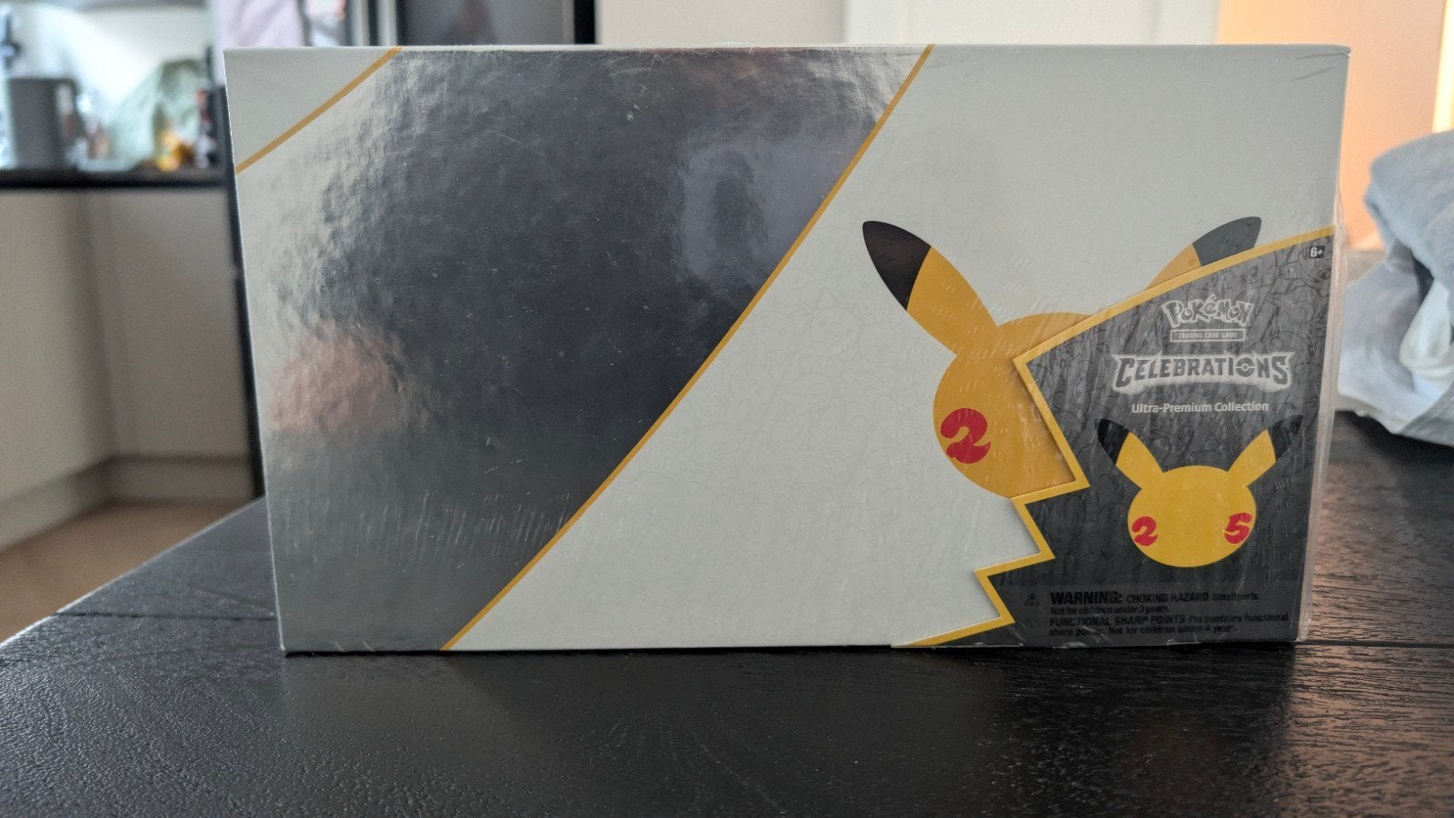 Pokémon Celebrations Ultra Premium Collection Box, Hobby en Vrije tijd, Verzamelkaartspellen | Pokémon, Ophalen of Verzenden, Nieuw