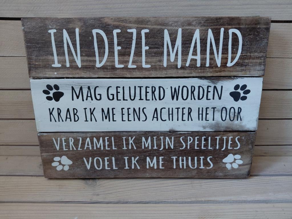 Houten tekstbordje 'In deze mand' voor hondenliefhebbers, Ophalen of Verzenden, Nieuw