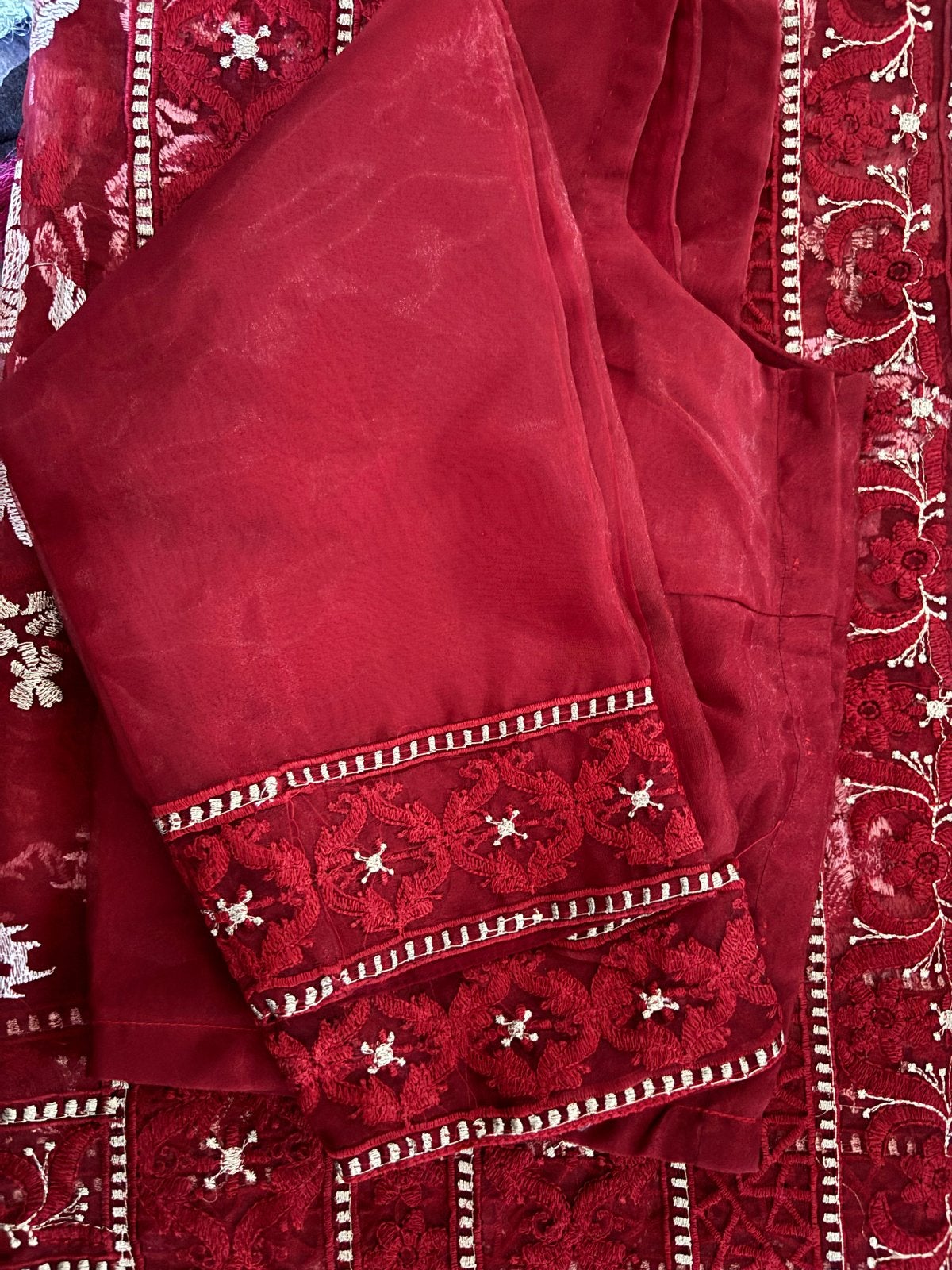 Rode Saree met Kwastjes & Geborduurde Rozen Blouse, Ophalen of Verzenden, Nieuw
