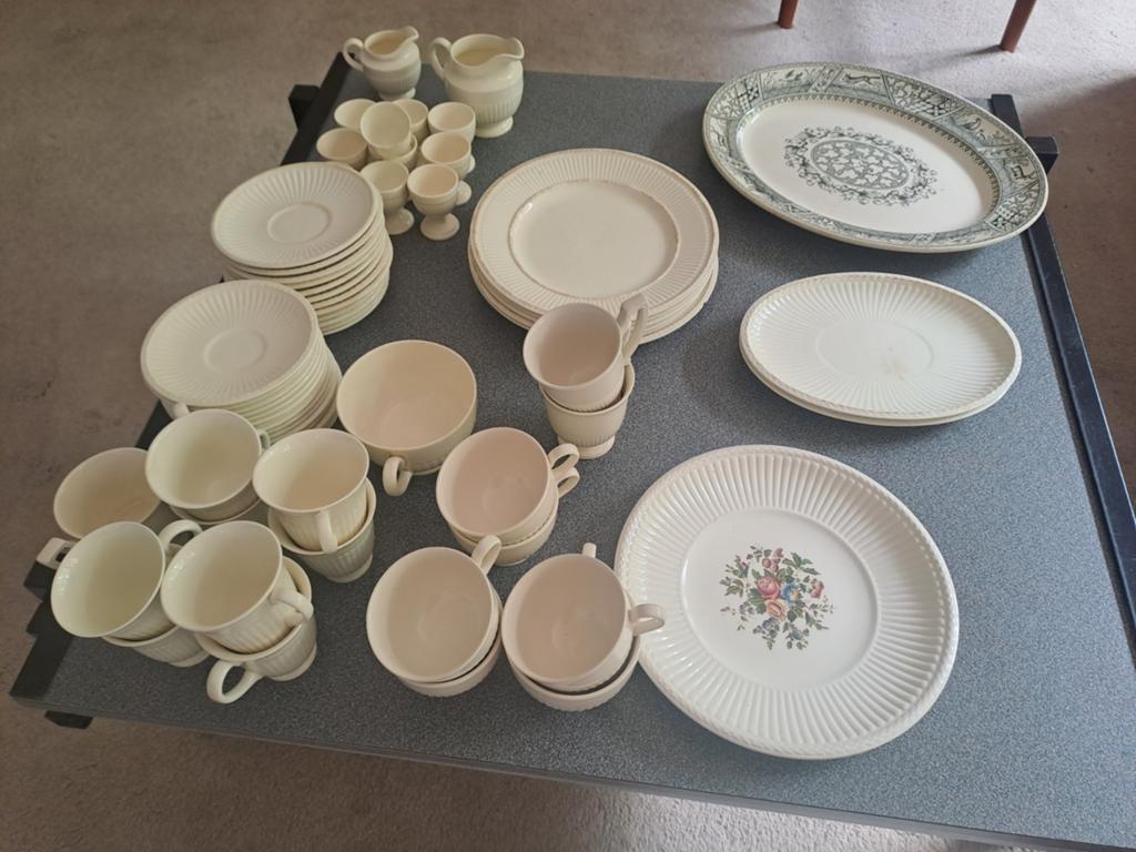 Roomwit Wedgewood servies, Ophalen