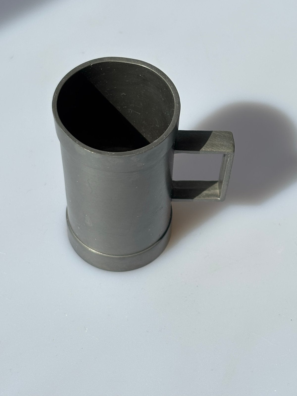 Vintage tinnen beker met engel reliëf, 10 cm hoog, Ophalen of Verzenden