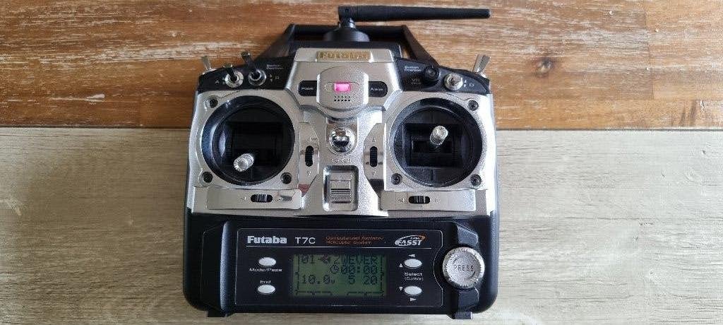 Futuba Zender  2.4 GHZ 7CH + ontvanger en accu, Hobby en Vrije tijd, Modelbouw | Radiografisch | Vliegtuigen, Ophalen of Verzenden