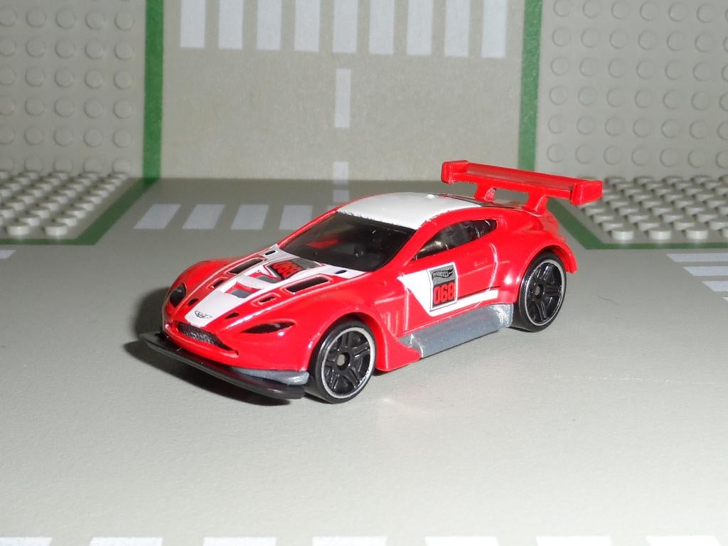 Hot Wheels - Aston Martin Vantage GT3 - 1:64, Ophalen of Verzenden, Nieuw, Auto