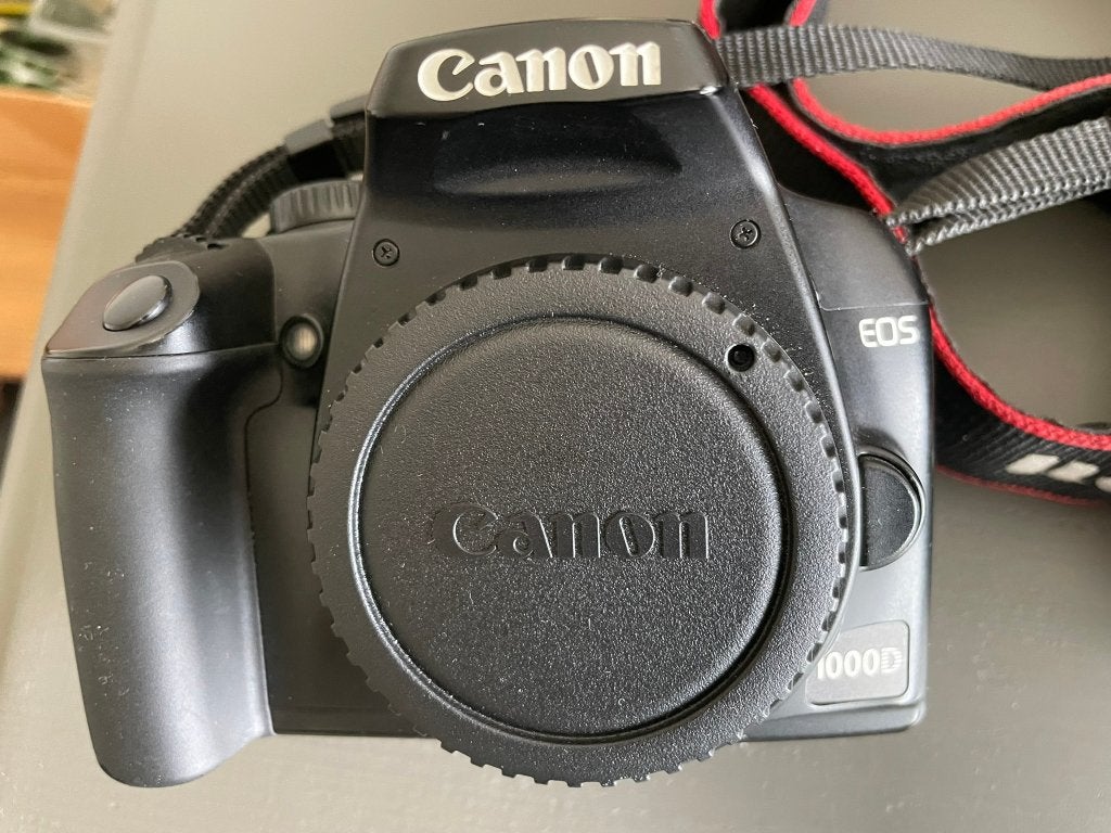 Canon EOS 1000D incl. twee lenzen, filters, statief enz., Audio, Tv en Foto, Fotocamera's Digitaal, Gebruikt, Spiegelreflex, Canon