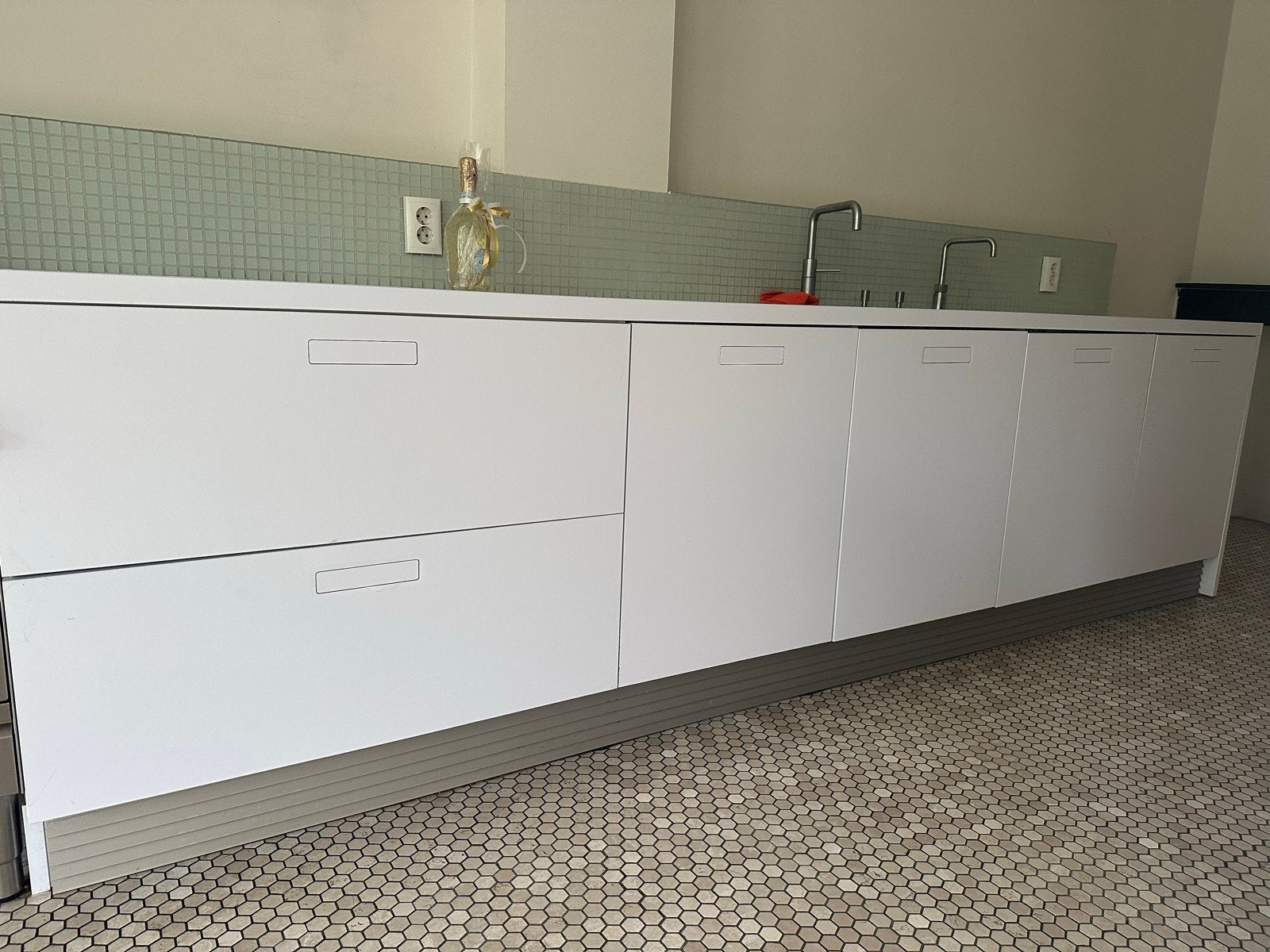 Arclinea witte keuken met Quooker en Siemens apparatuur, Ophalen, Gebruikt, Wit, Enkelwandige keuken