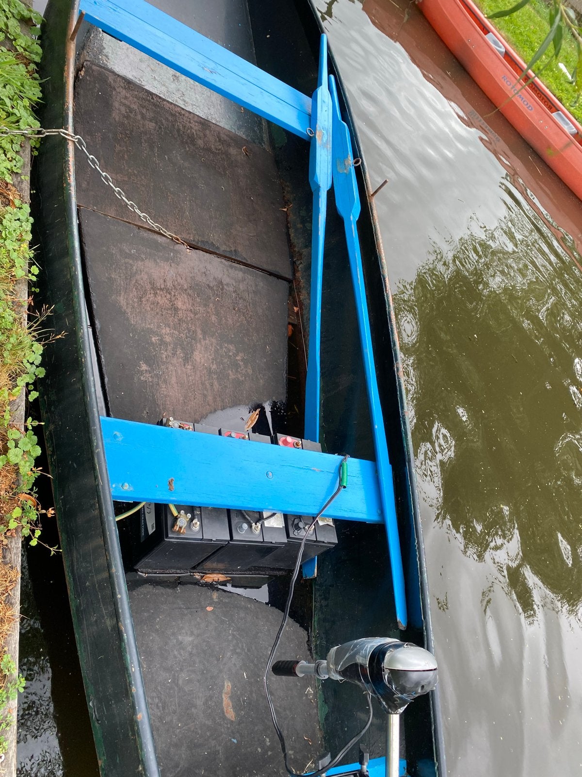 Elektrische fluisterboot roeitboot met lader., Ophalen, Gebruikt, Buitenboordmotor, Overige typen