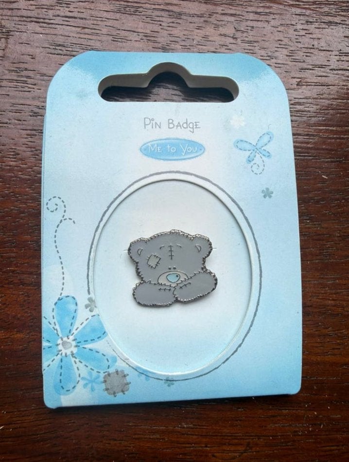 Me to You beertje pin badge 00s, Verzamelen, Beren en Cherished Teddies, Ophalen of Verzenden, Nieuw, Overige typen, Me To You