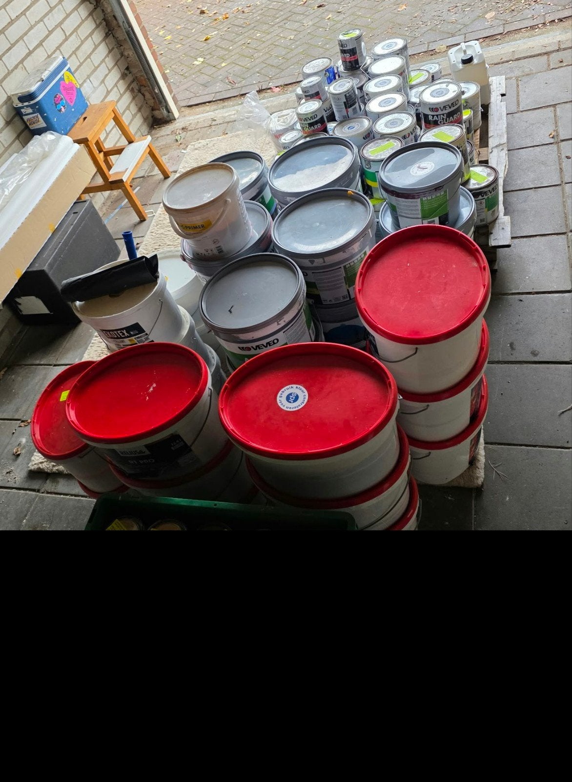 Gratis  grote partij latex, grondverf en lak in diverse kleu, Ophalen, Gebruikt, Wit, Verf