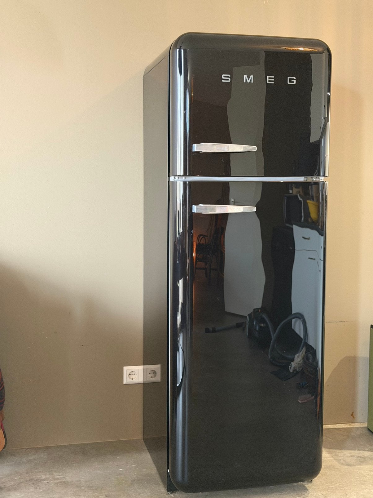 SMEG Retro Koelkast met Vriesvak – Zwart – Eyecatcher, Witgoed en Apparatuur, Koelkasten en IJskasten, 200 liter of meer, 60 cm of meer