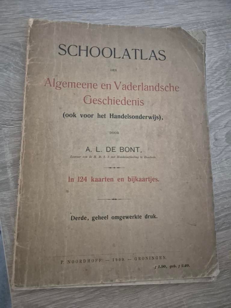 Schoolatlas Algemeene en Vaderlandsche Geschiedenis 1909, Boeken, Atlassen en Landkaarten, Gelezen, Overige atlassen, Ophalen of Verzenden