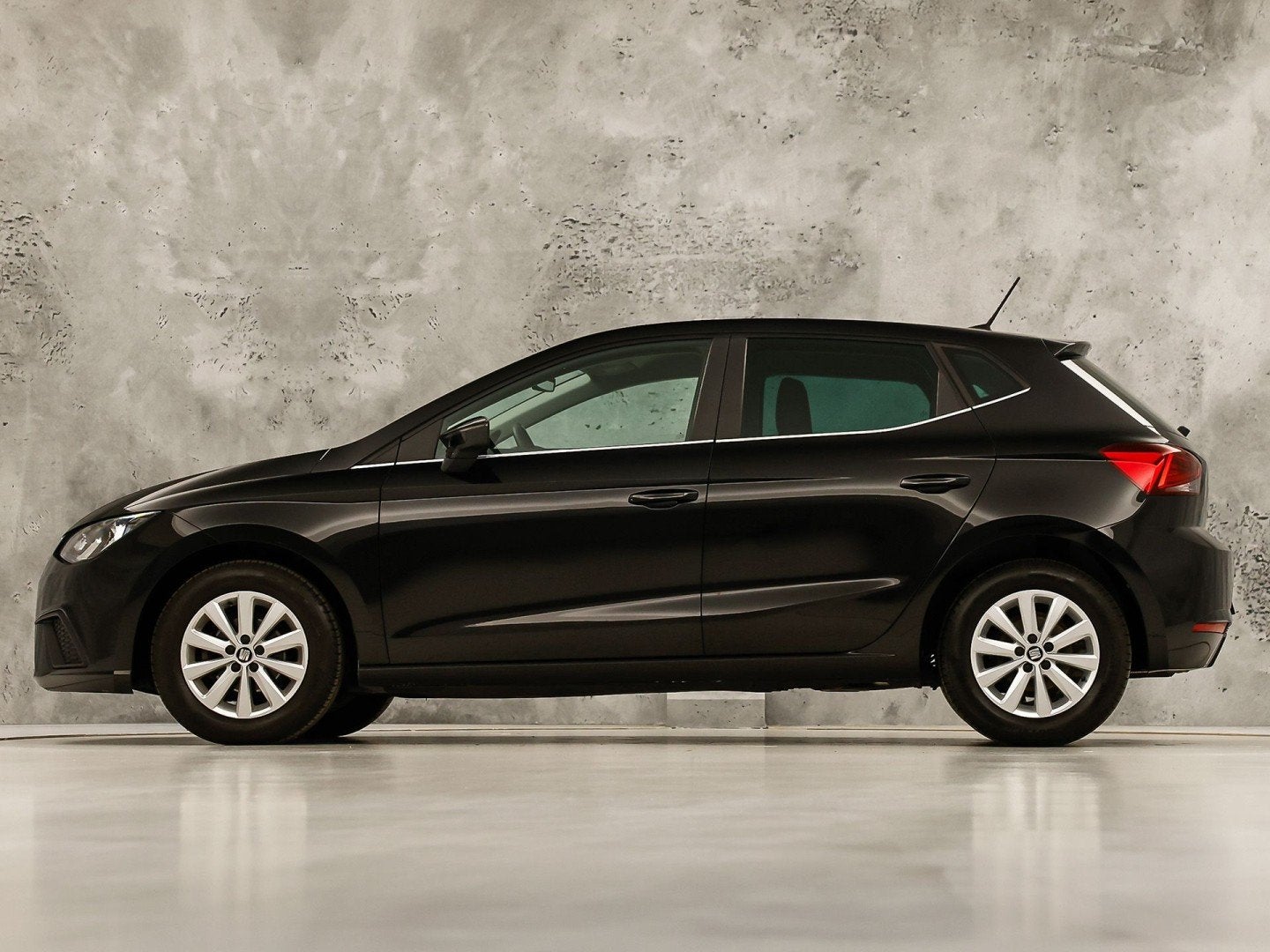 SEAT Ibiza 1.0 TSI Business Sport (GROOT NAVI, APPLE CARPLAY, Auto's, 12 maanden, Stof, Euro 6, 95 pk