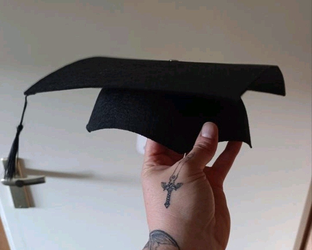 Geslaagd Hoed - Afstudeerhoed met Kwastje, Ophalen of Verzenden, Nieuw, Overige thema's, Accessoires