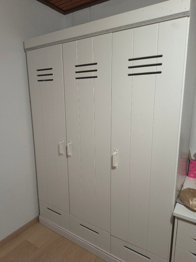 Witte degelijke kledingkast, Gebruikt, 100 tot 150 cm, 150 tot 200 cm, Overige houtsoorten