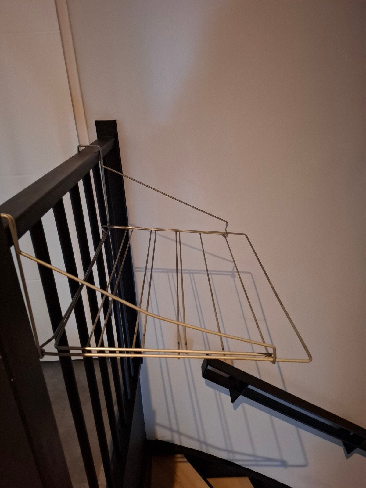 Vintage metalen wasrek met uitklaprek voor traphek, Ophalen, Gebruikt, Wasrek