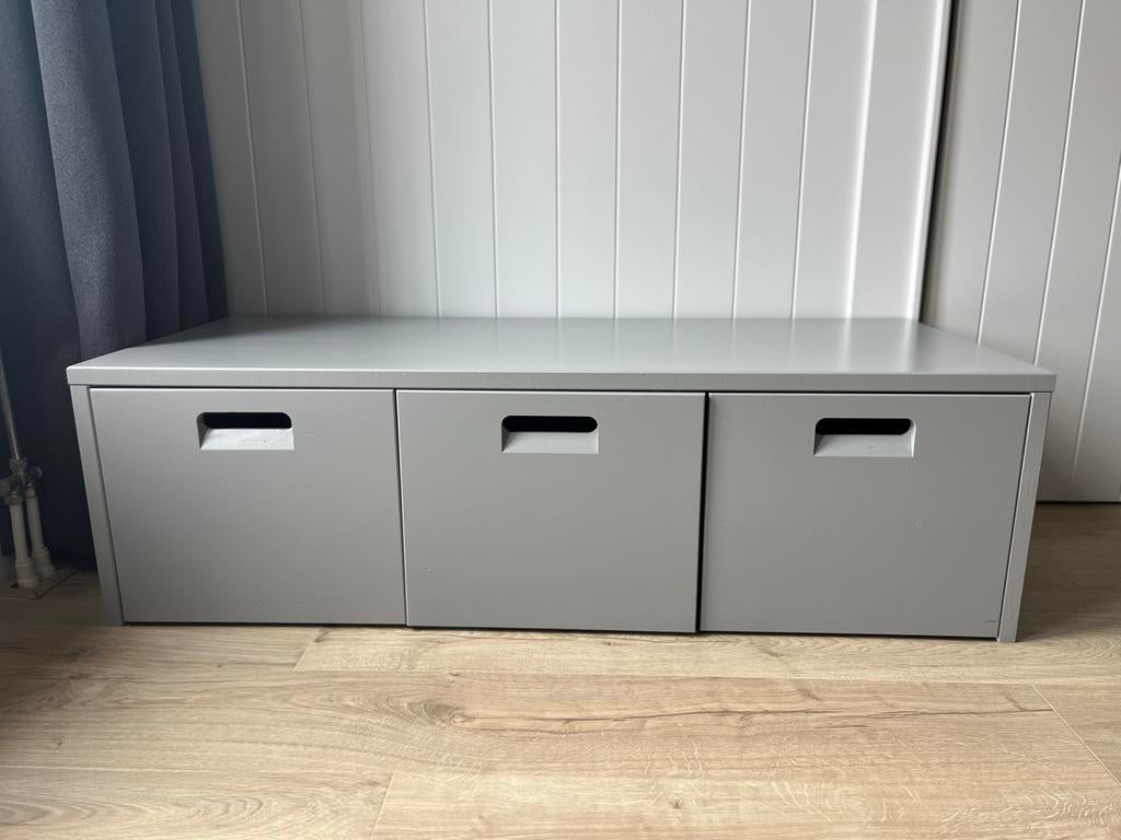 2x Vt wonen kistbank store - Grijze opbergbank met 3 lades, Ophalen, 100 tot 150 cm, Zo goed als nieuw, Met lade(s)