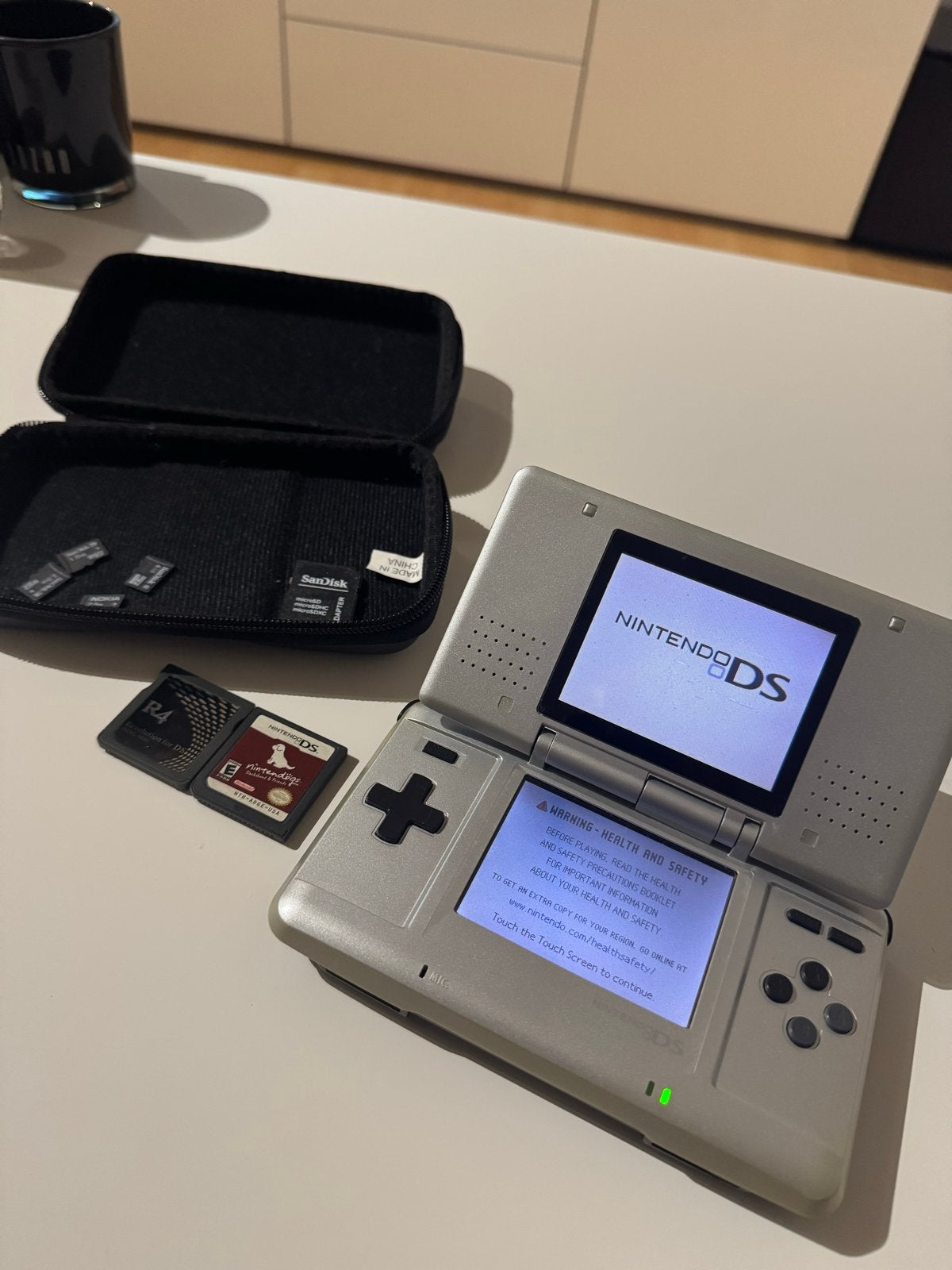 Nintendo DS Phat met R4 kaart en veel games, Spelcomputers en Games, Spelcomputers | Nintendo DS, Ophalen, DS Original of Phat