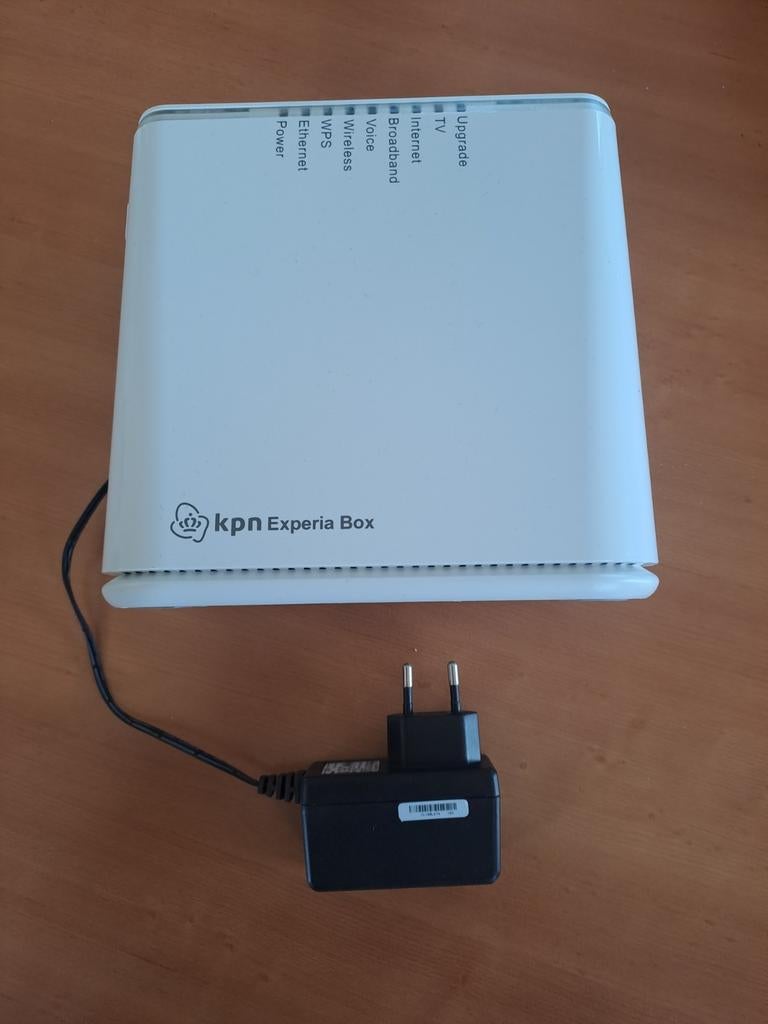 Experia Box V8 Router met Adapter - Zo goed als nieuw, Ophalen, Zo goed als nieuw, Router met modem, KPN