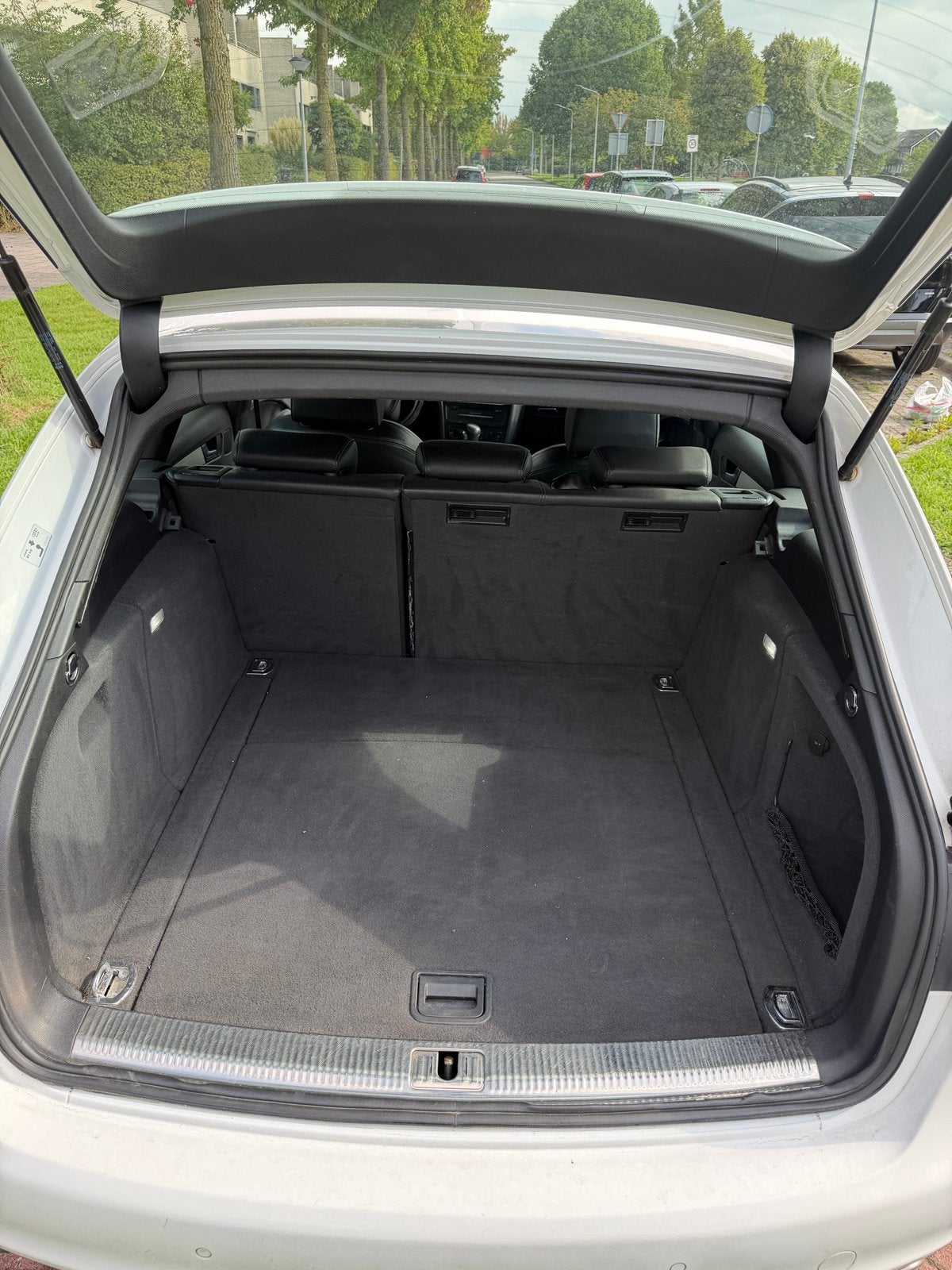 Foto 10 van Audi A4 2.7 TDI 140KW Avant Multitronic 2010 Wit