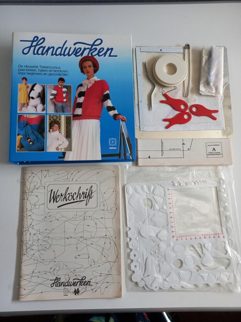 Cursus Handwerken Teleac (1984) Breien - Haken - Borduren, Ophalen of Verzenden, Zo goed als nieuw