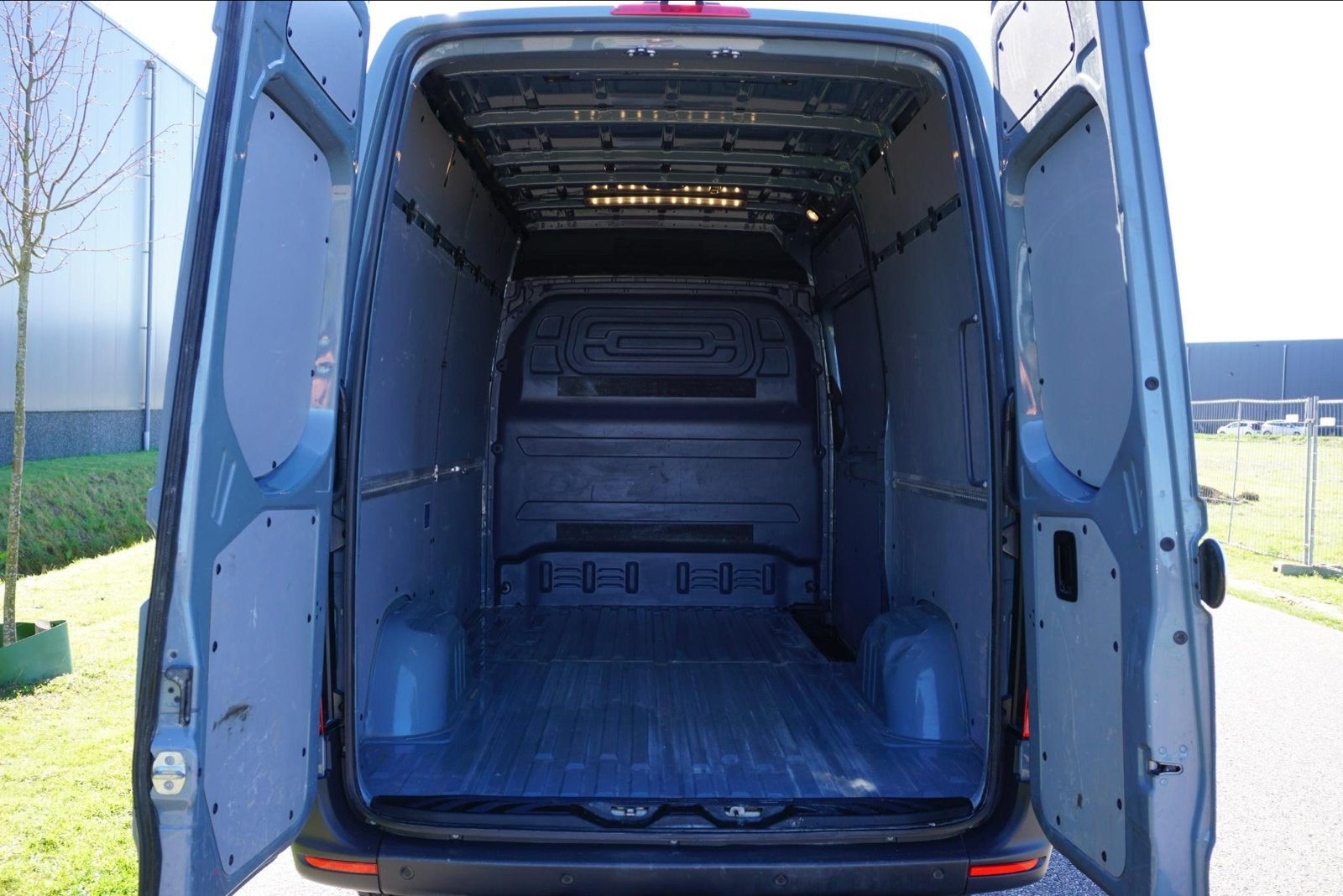 Binnenbetimmering Mercedes Sprinter L2 H2 (2025), Ophalen, Gebruikt, Achterklep, Voor