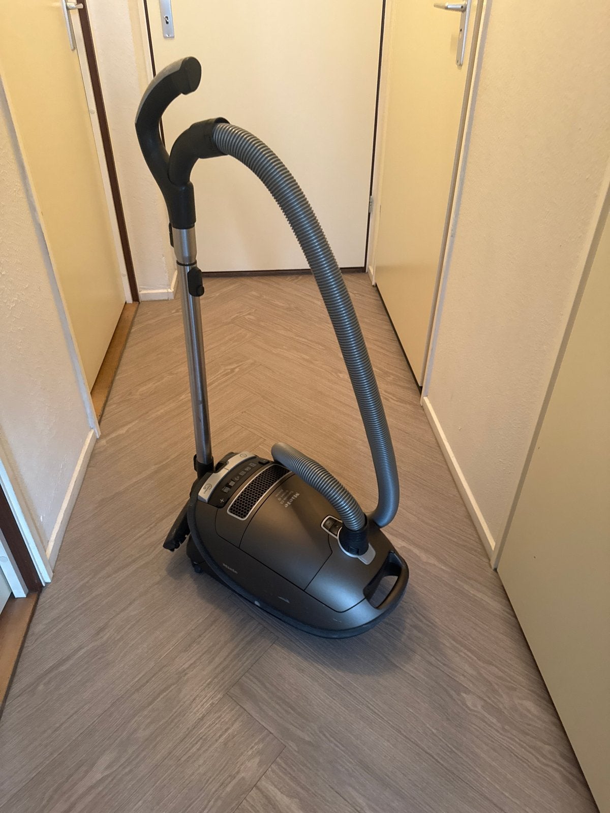 Miele C3 stofzuiger met zakken, Gebruikt, Miele, Ophalen, Stofzak