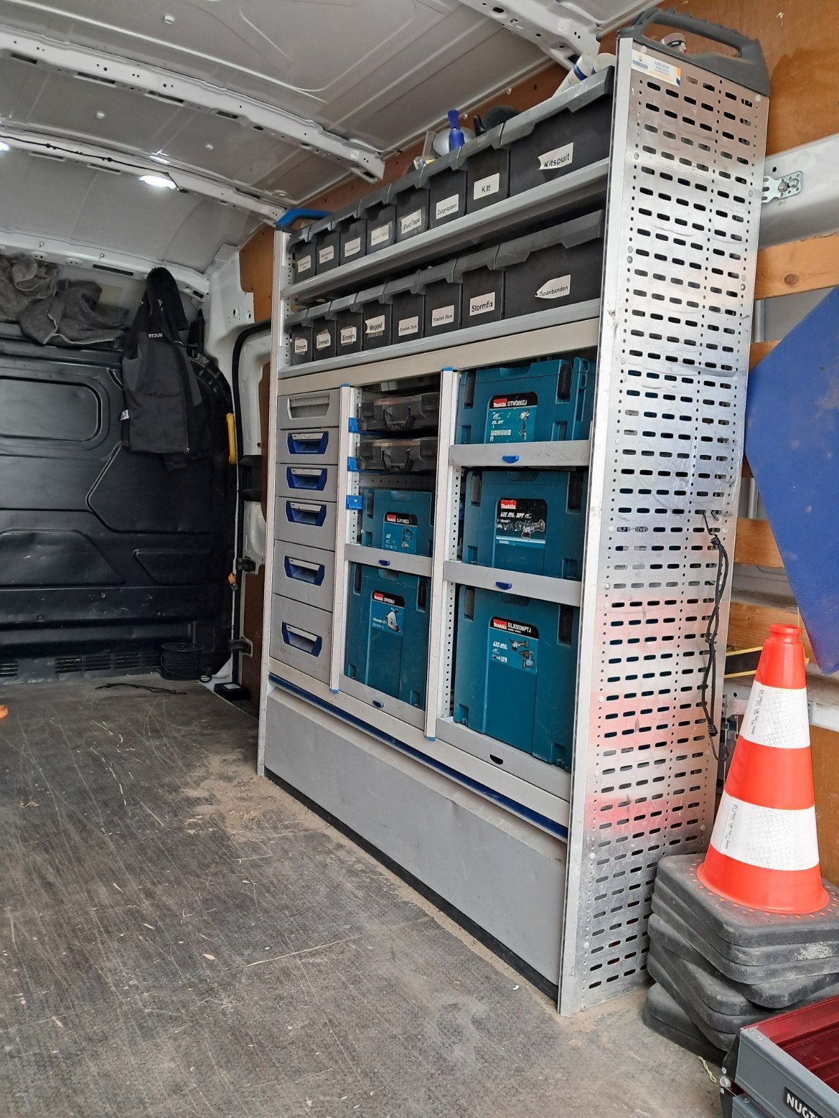 Bedrijfswageninrichting met lades en opbergbakken, Ophalen, Gebruikt