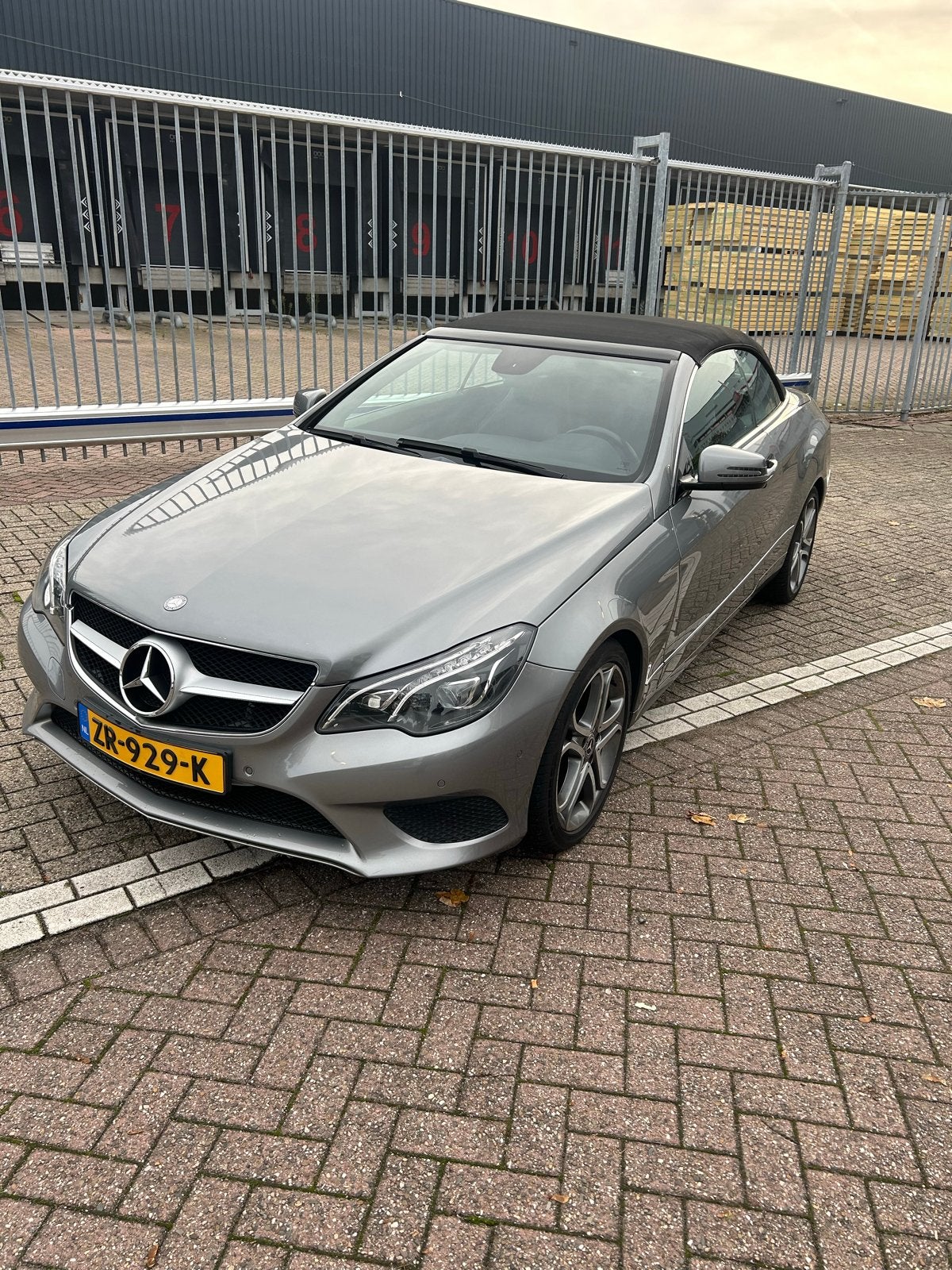 Mercedes-Benz E-Klasse E200 Cabrio A7 2013 Grijs, Auto's, Mercedes-Benz, Achterwielaandrijving, 1800 kg, 4 cilinders, Cabriolet