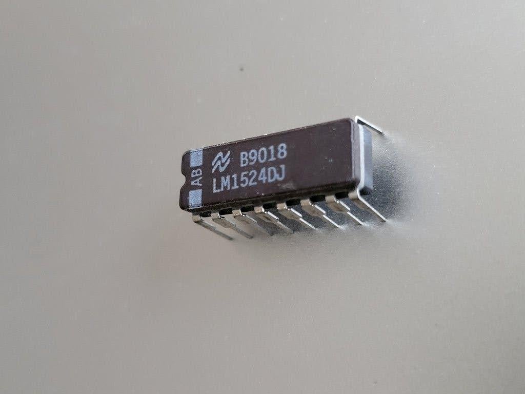 LM1524DJ Power Supply Regulator- Aerospace Grade-  (NOS), Verzenden, Nieuw