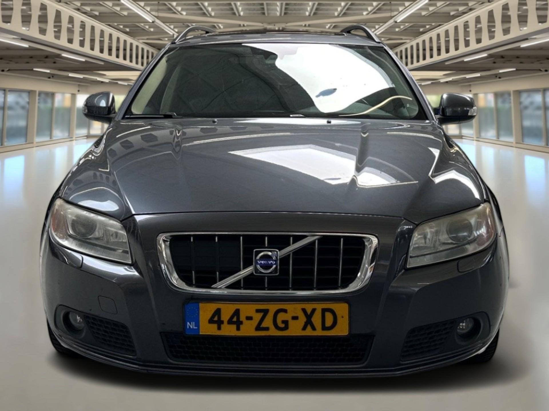 Volvo V70 3.0 T6 AWD Momentum Stoel ventilatie,Schuifdak,Ada, Automaat, Gebruikt, 2953 cc, 2000 kg