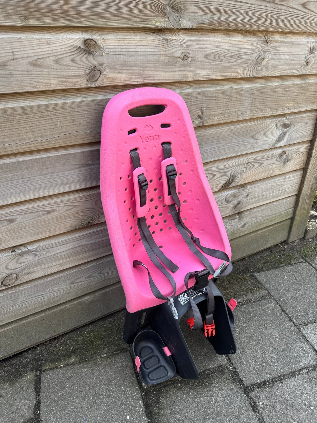Yepp Fietsstoel Achter Roze Inclusief Bevestiging, Ophalen of Verzenden, Gebruikt, Achterzitje, Voetsteuntjes