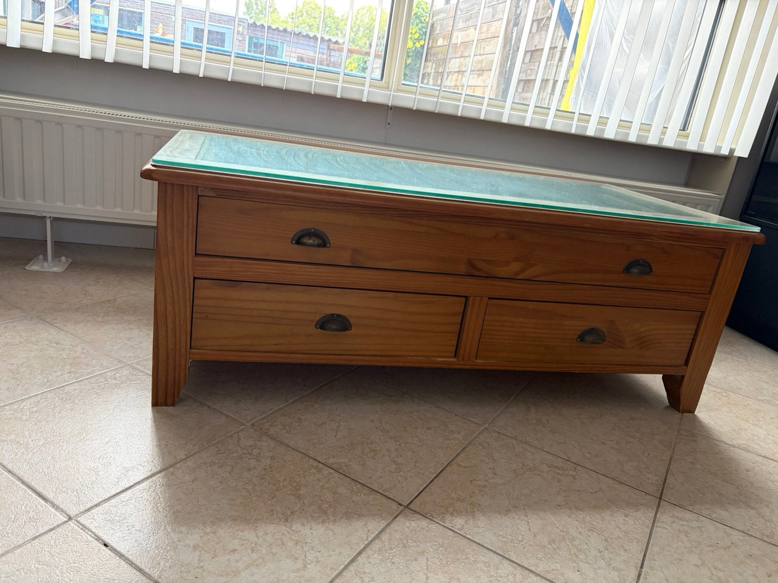 Salontafel met vitrinelade, Ophalen, Gebruikt, 100 tot 150 cm, 50 tot 100 cm