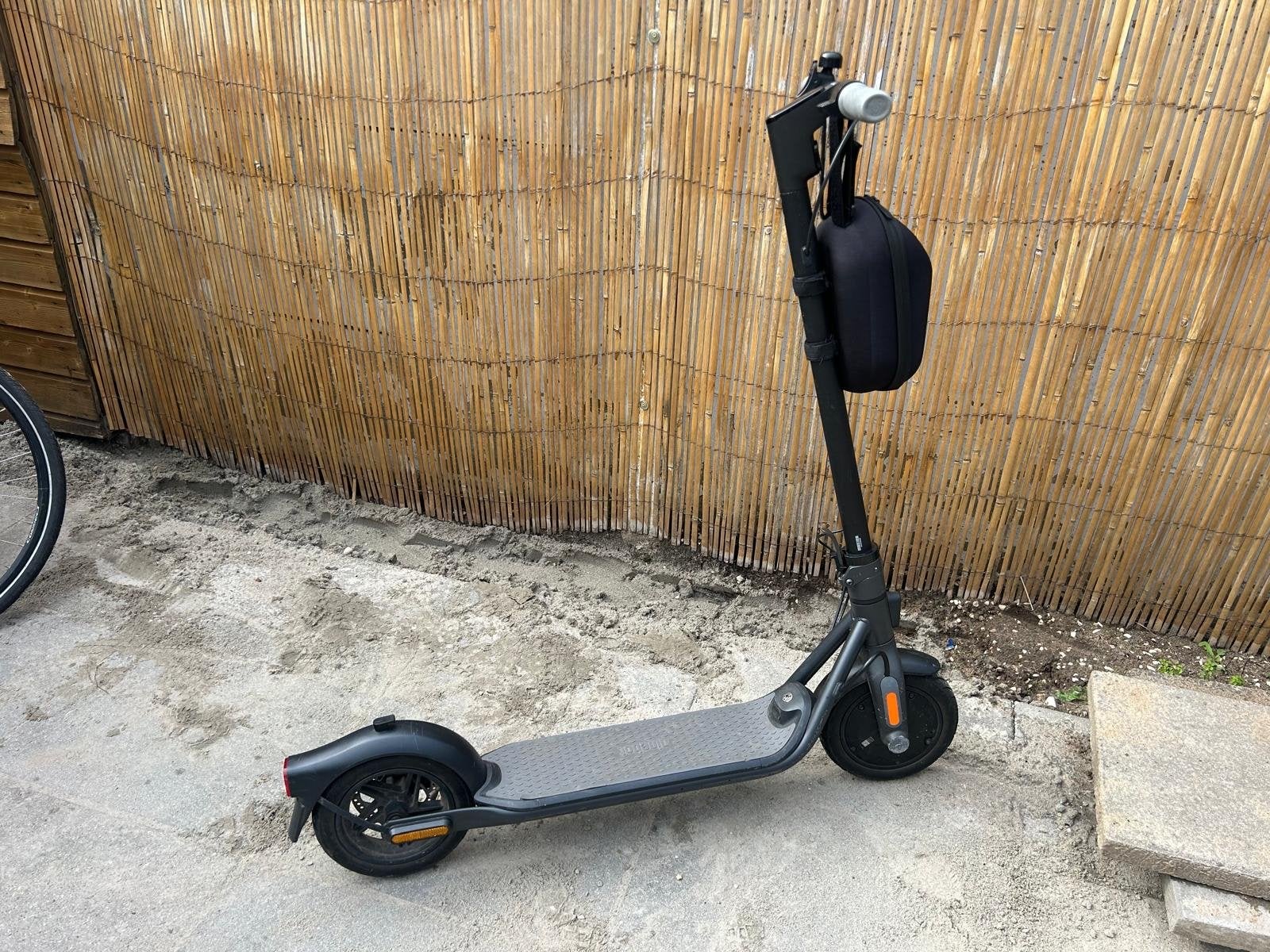 Ninebot elektrische step met oplader en tasje, Ophalen, Gebruikt, Elektrische step (E-scooter)