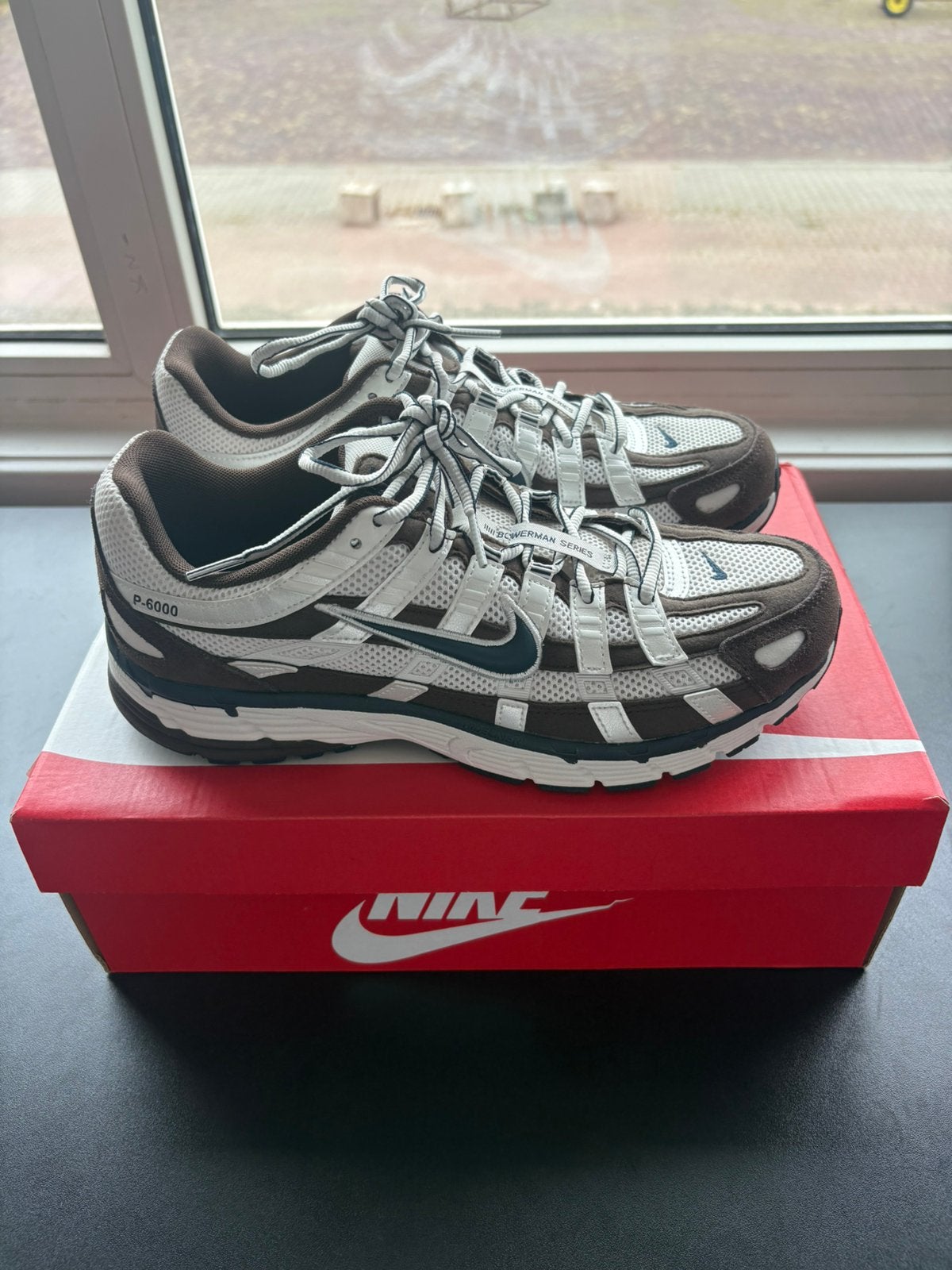 Nike P-6000 Phantom Baroque Brown Metallic | EU 42, Bruin, Nieuw, Ophalen of Verzenden, Sneakers of Gympen