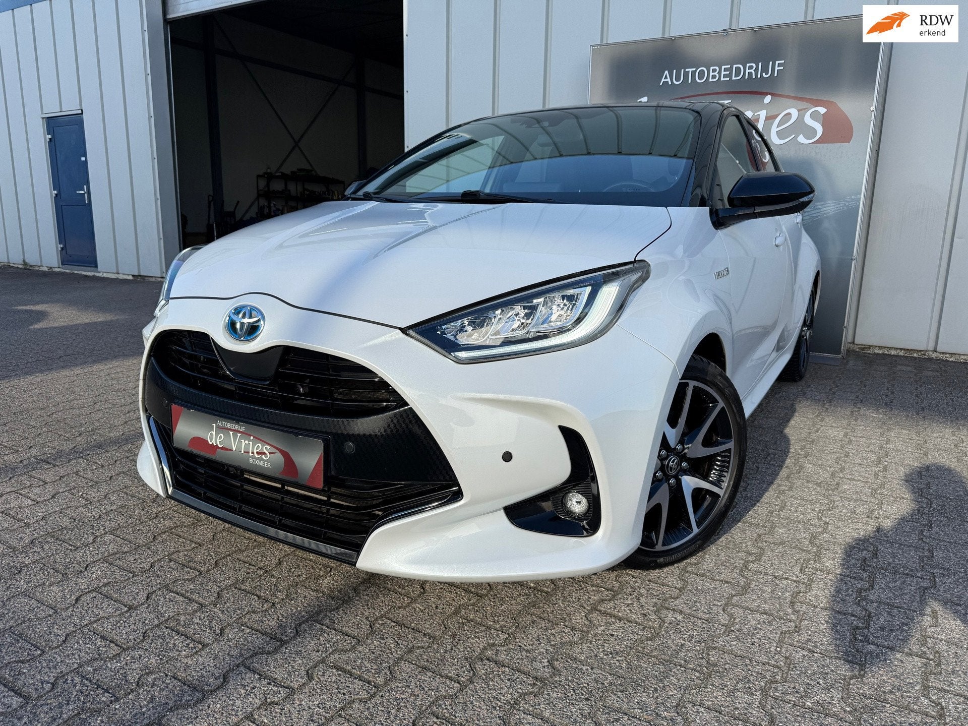 Toyota Yaris 1.5 Hybrid Dynamic / Airco / Achteruit rij came, Auto's, Automaat, Gebruikt, 4 cilinders, Wit