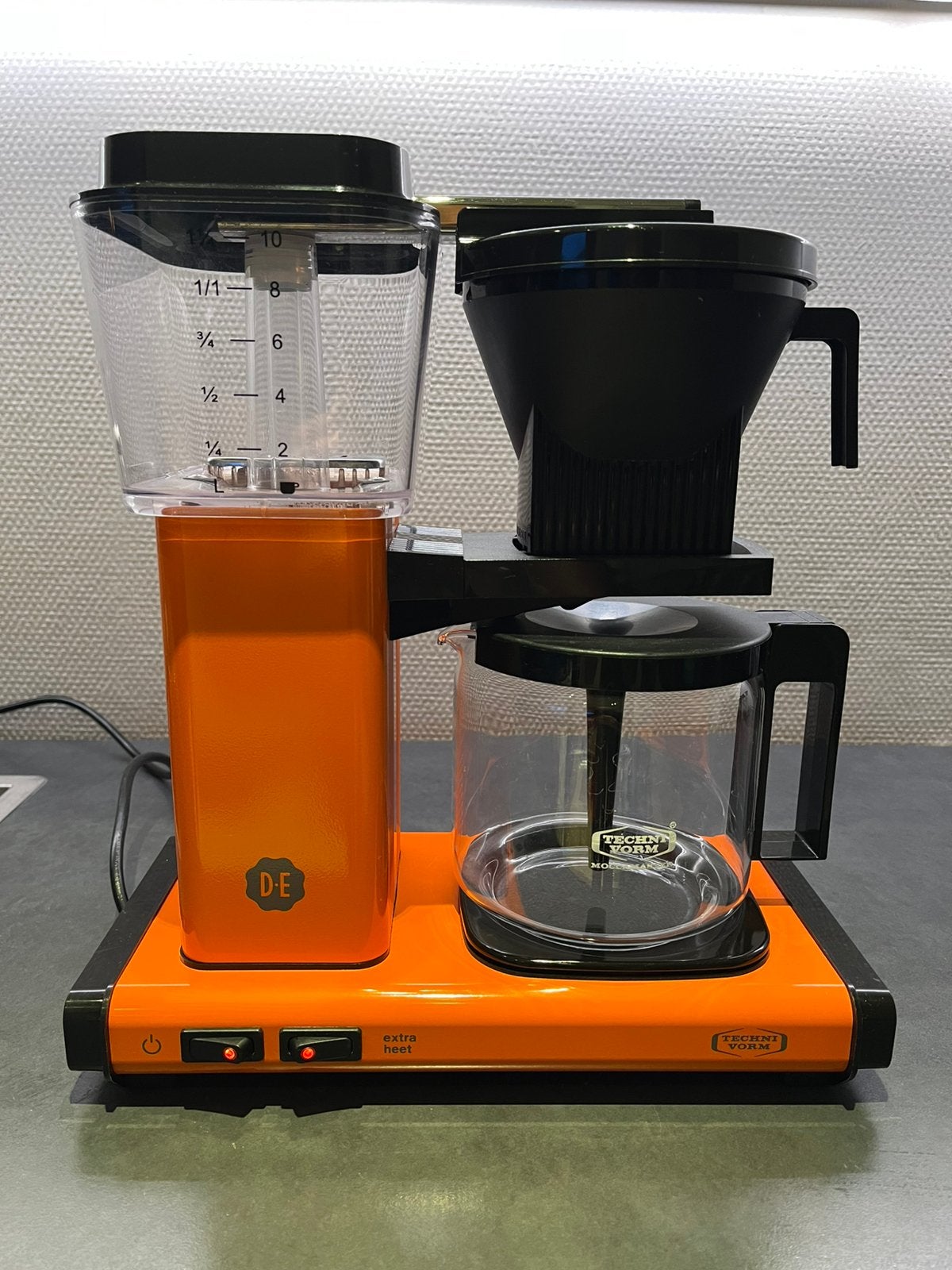 Douwe Egberts koffiezetapparaat - Oranje, Koffiemachine, Gemalen koffie, Ophalen of Verzenden, Zo goed als nieuw