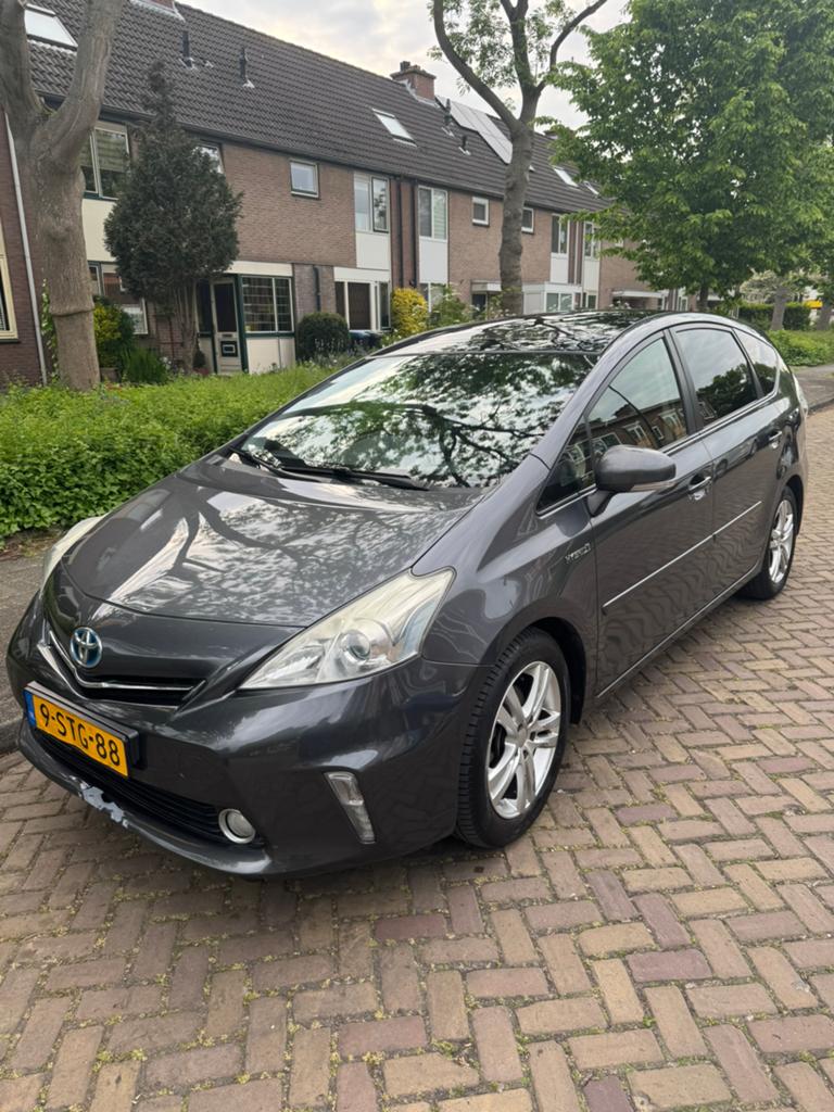 Toyota Prius Wagon 1.8 Full Hybrid 136PK Aut 95g 2013 Grijs, Auto's, Toyota, 4 cilinders, 7 stoelen, Origineel Nederlands, Grijs