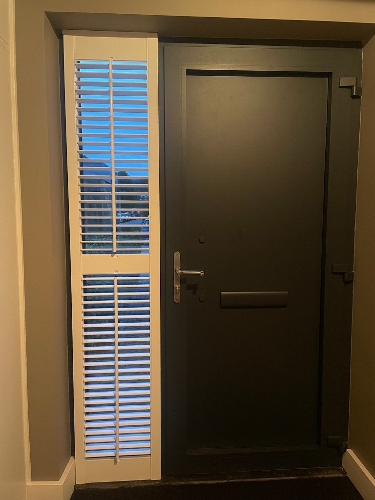 Witte houten shutter voor zijraam / voordeur – 42 x 214 cm, Ophalen, Gebruikt, Hout, 214 cm