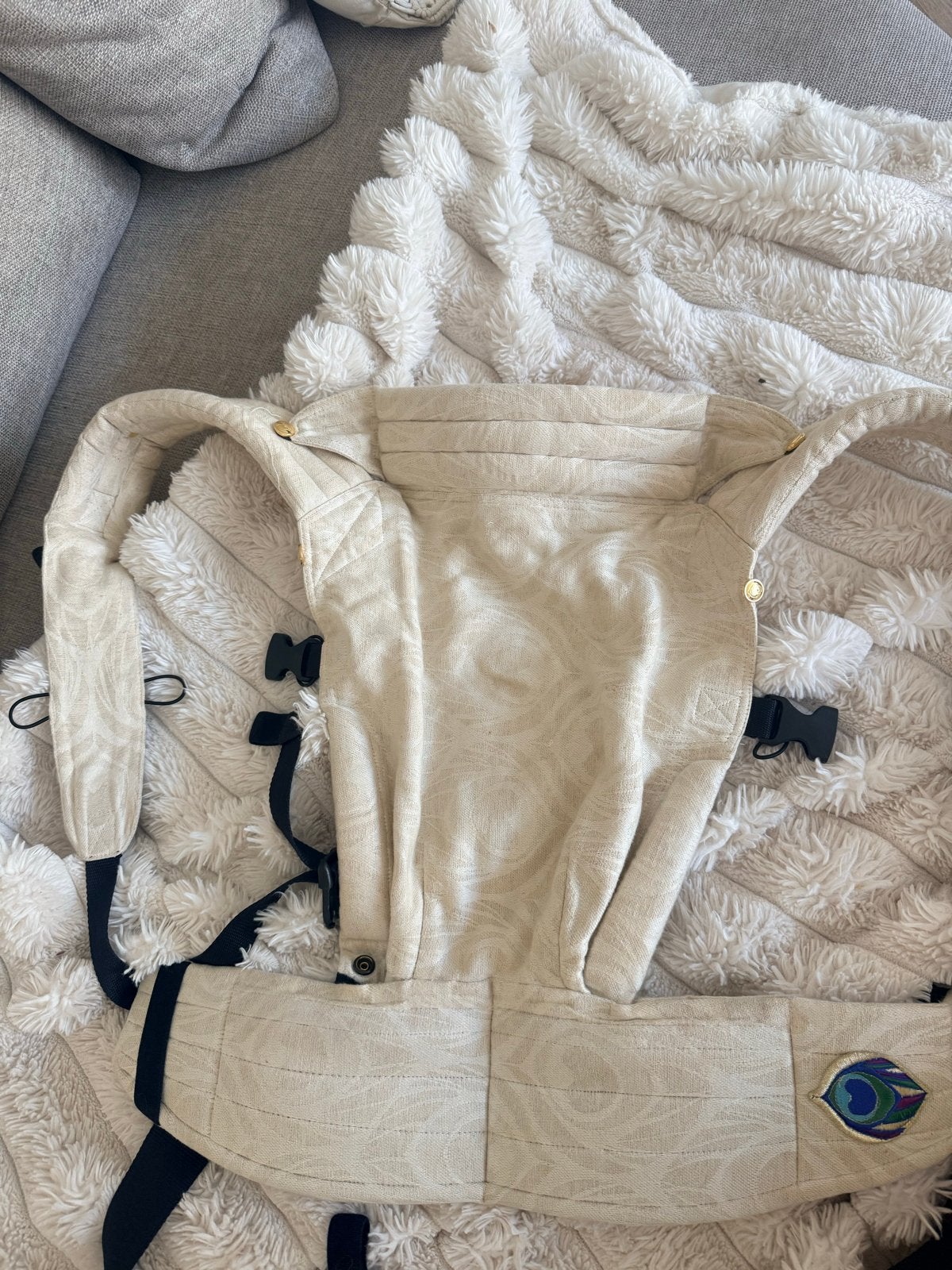 Artipoppe Draagzak - Beige met Pauwenveer, Gebruikt, Buik, Rug of Zij, Draagzak, Ophalen