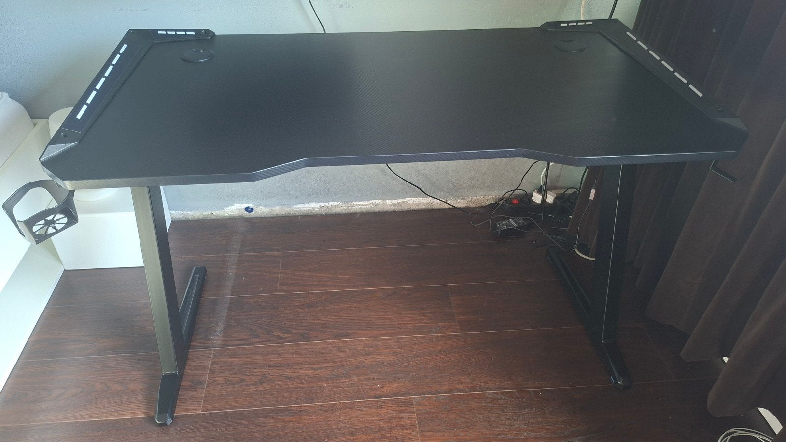 Gamingbureau met LED-verlichting (verschillende kleuren), Ophalen, Gebruikt, Zwart, Gamingbureau