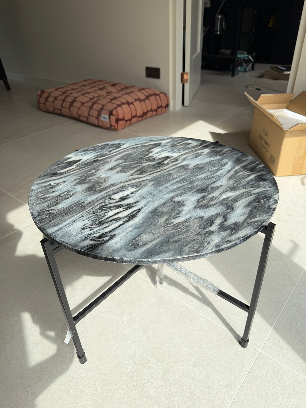 Bijzettafel met echt stenen blad, Huis en Inrichting, Tafels | Bijzettafels, Minder dan 55 cm, Rond, Zo goed als nieuw, Ophalen