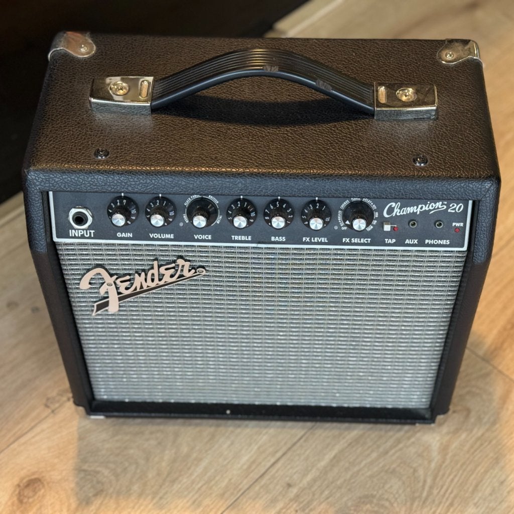 Fender Champion 20 Gitaarversterker, Muziek en Instrumenten, Fender, Zo goed als nieuw, Support@fender.com, 17600 Catalina Street
Los Angeles, CA 90746
USA