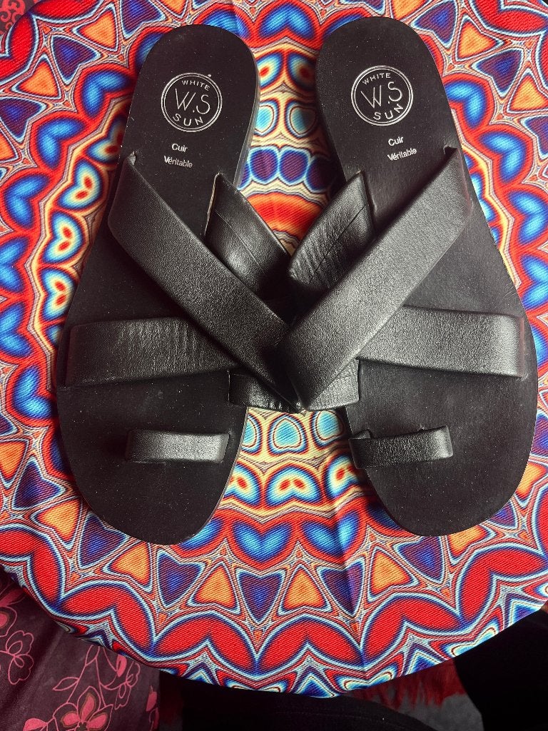 Nieuwe echt leren teenslippers maat 38 nu voor 29,99€, Slippers, Zwart, Nieuw, Ophalen of Verzenden