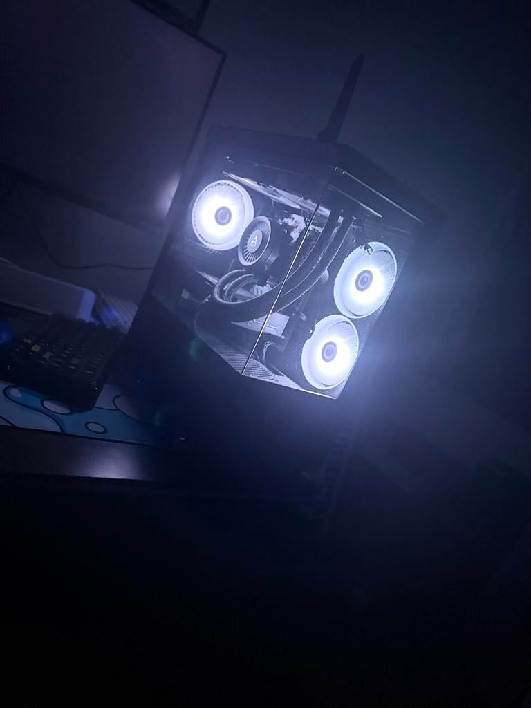 Krachtige pc + gravestar toetsenbord!!, Ophalen, Zo goed als nieuw