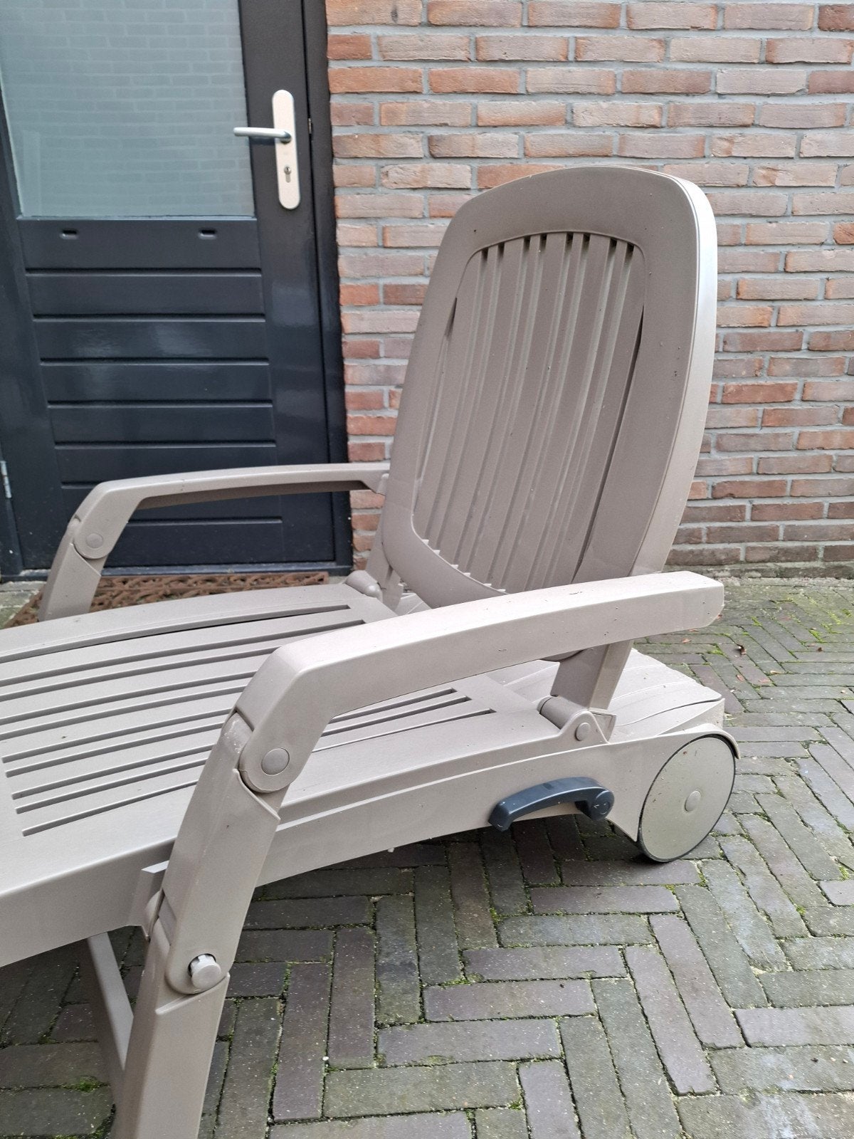 Verstelbaar ligbed met wielen - Kunststof 2 ligbedden, Tuin en Terras, Ophalen, Gebruikt, Kunststof, Verstelbaar