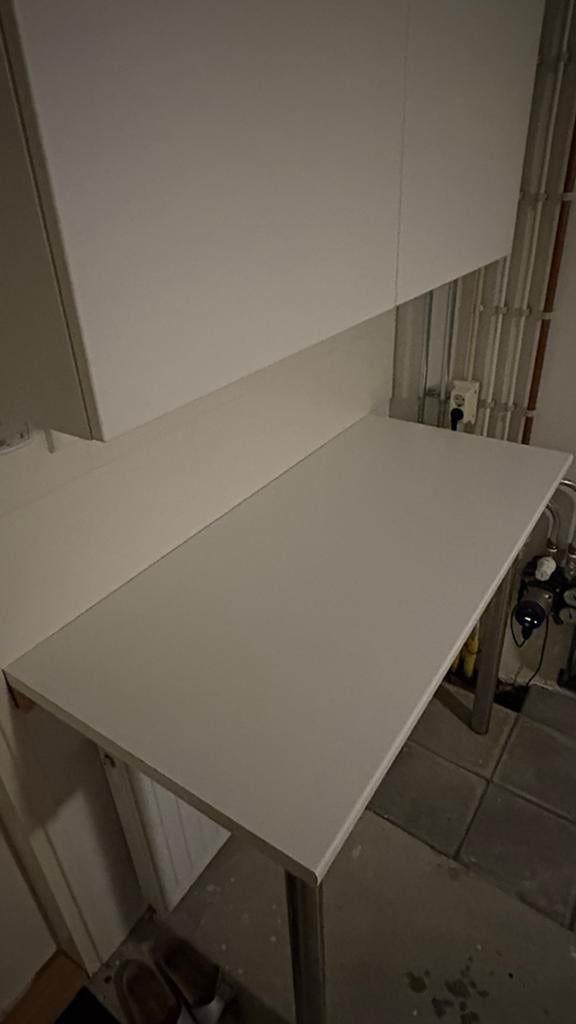 2 witte wandtafels/werkbladen met 3 rvs poten, Huis en Inrichting, Tafels | Eettafels, Ophalen, 100 tot 150 cm, Tot twee personen
