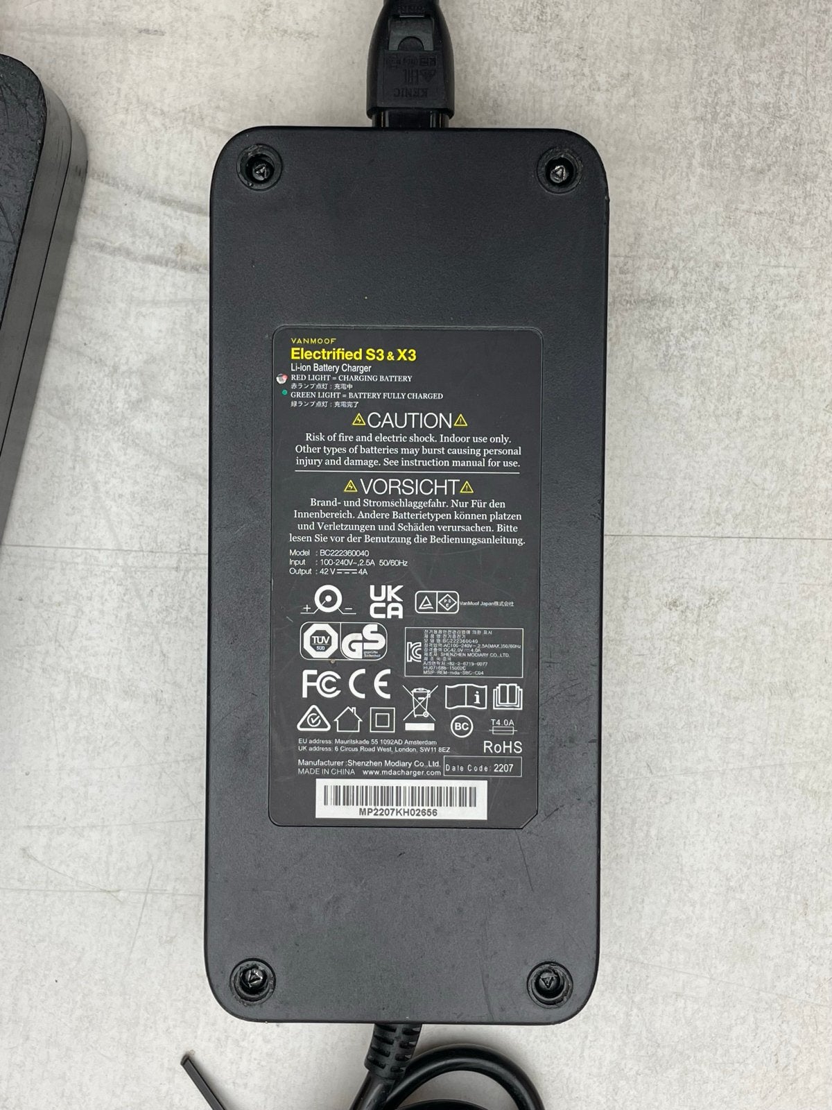 Foto 10 van 2x VanMoof Electrified S3 & X3 Li-ion Batterij Opladers